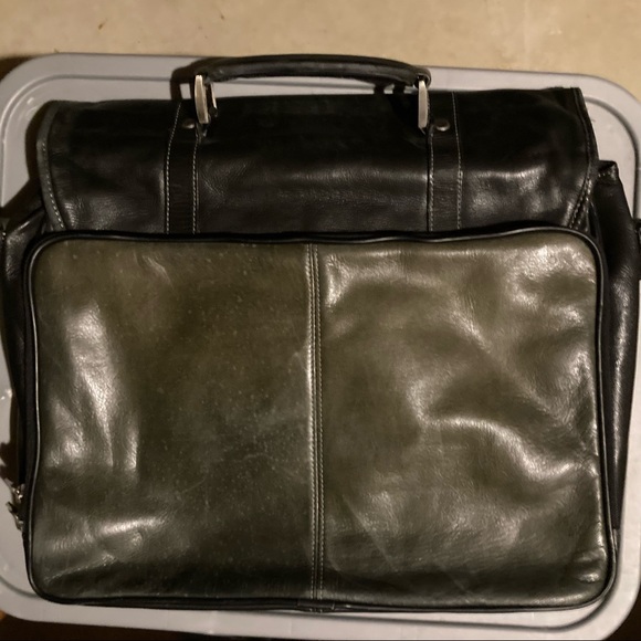 Black Samsonite briefcase w space for laptop - Picture 5 of 11